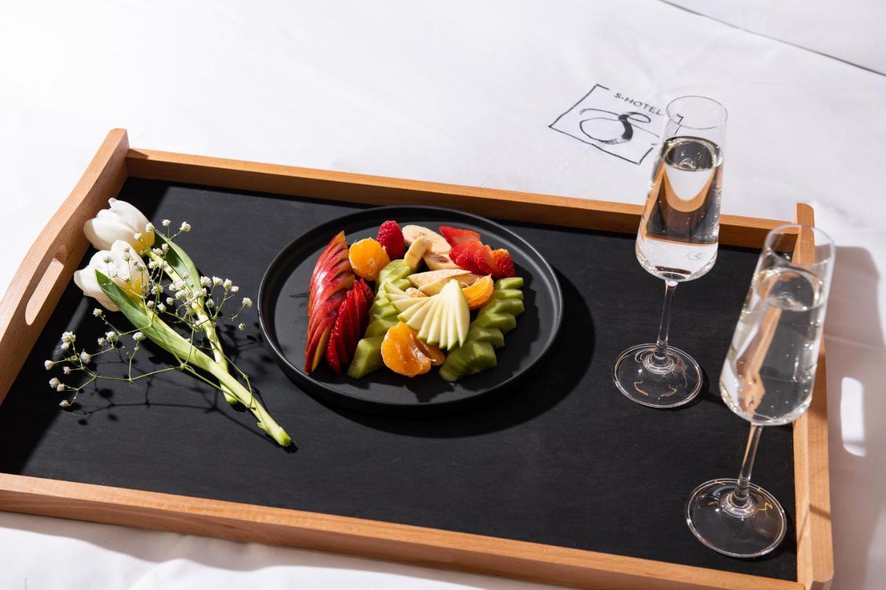 S Hotel Boutique Tesalónica Exterior foto Room service tray